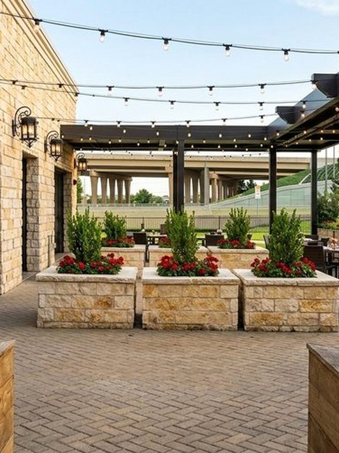 Retail shopping center and pad sites in DFW