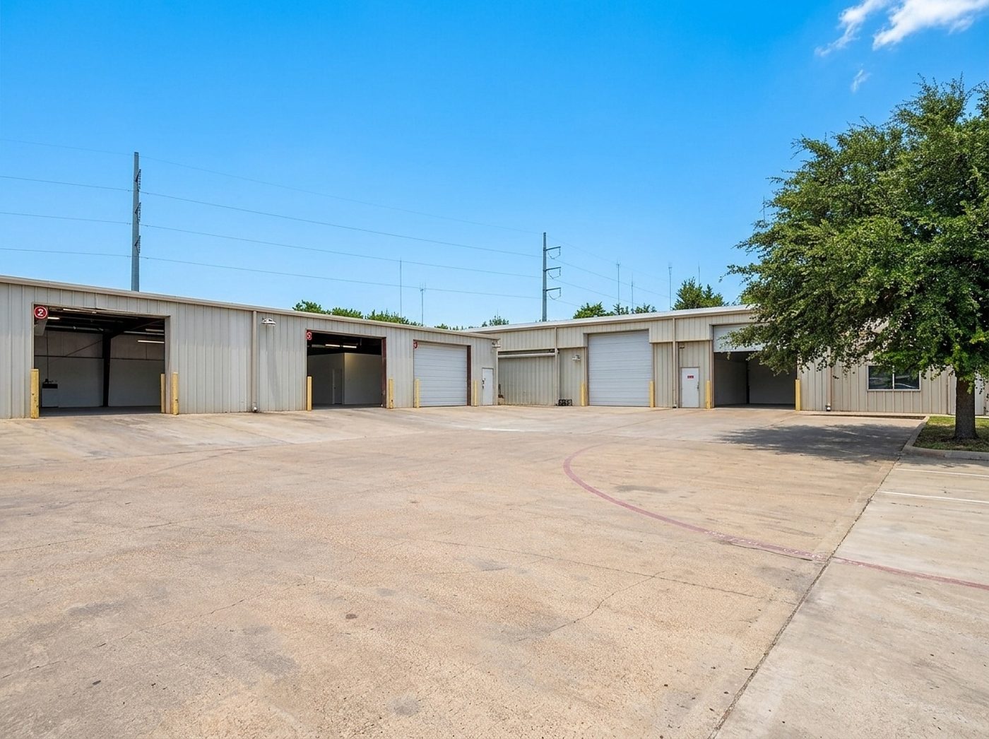 1201 S Cedar Hill Road, Cedar Hill, industrial buildings with grade-level doors for lease