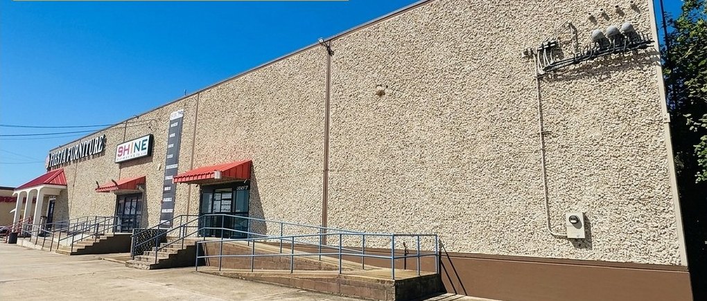 10679 Harry Hines Boulevard, Dallas industrial showroom for lease with Capstone Commercial