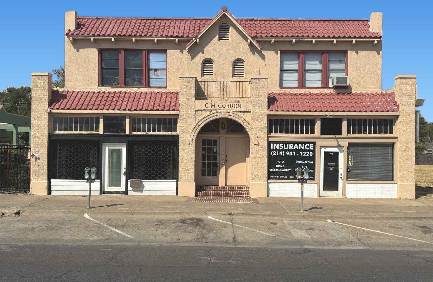813 W Jefferson Boulevard, Dallas, two-story mixed-use building for sale in Oak Cliff