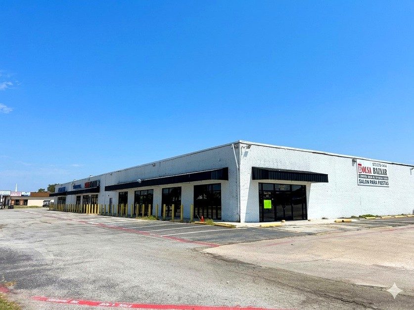 2918 S Jupiter Road, Garland, retail and industrial property for sale