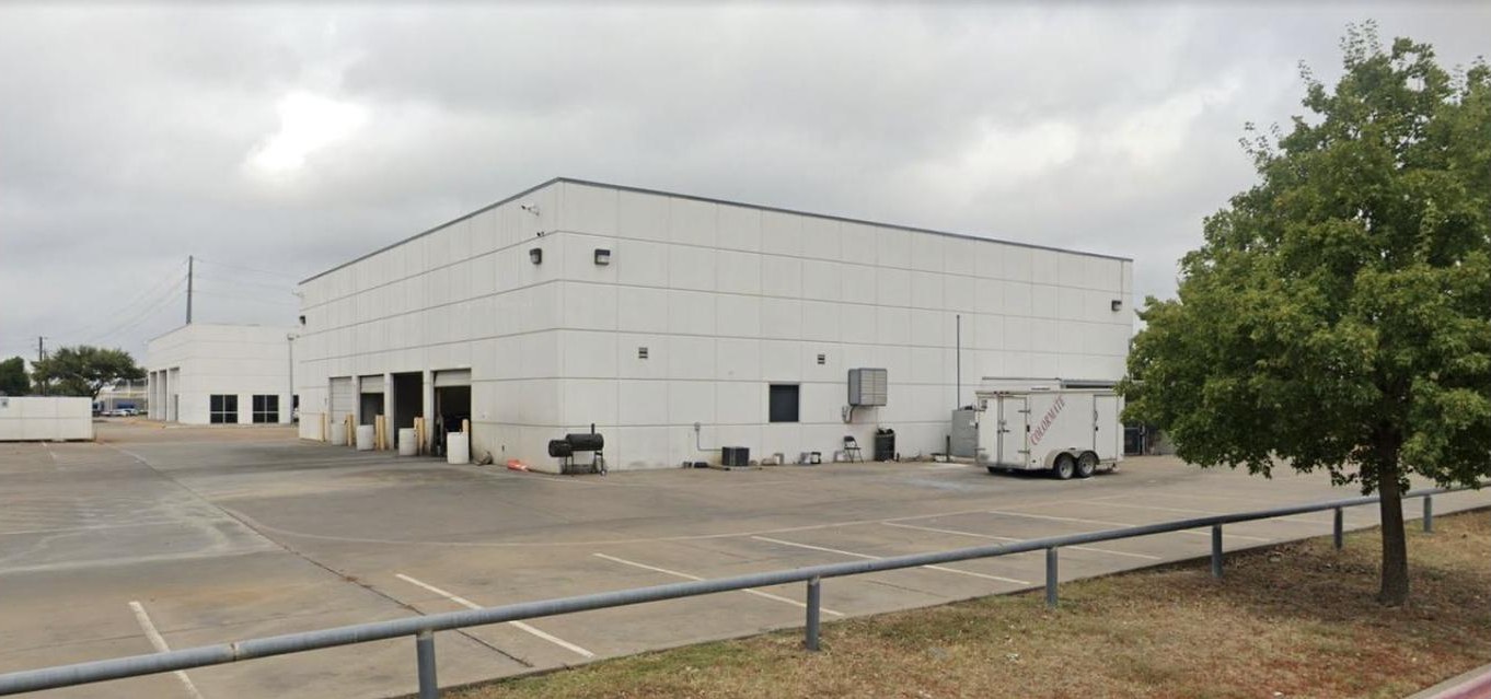 Service building at 19350 Preston Road, Dallas, former dealership facility for sale or lease