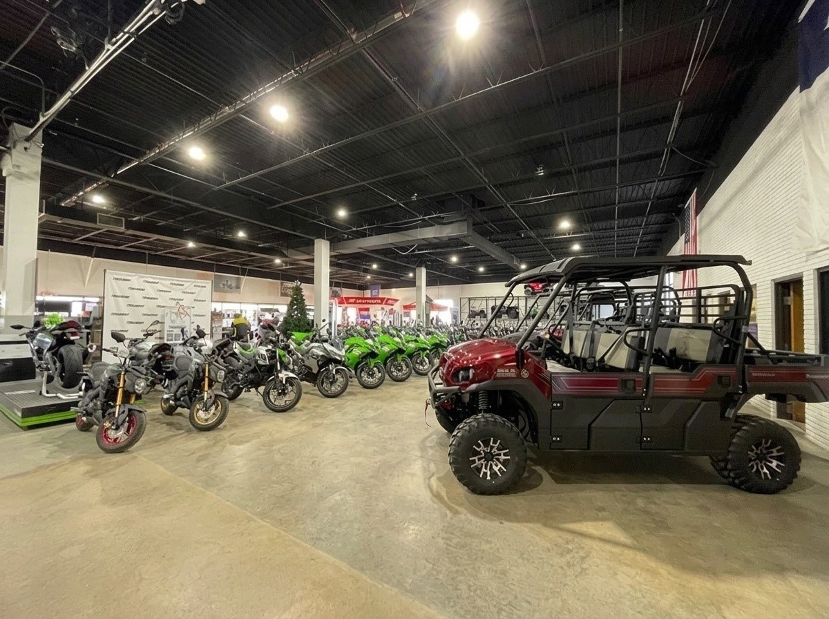 13700 N Stemmons Freeway Farmers Branch retail showroom